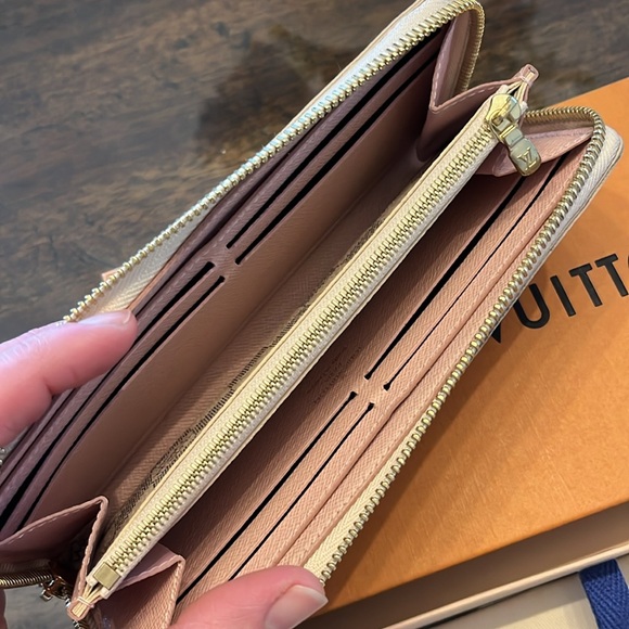 Louis Vuitton Clemence Wallet
D. Azur
N61264 - Picture 4 of 6